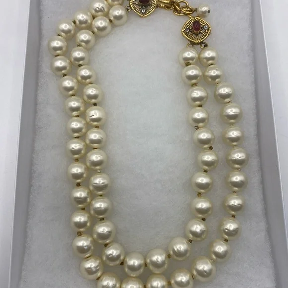 Vintage Chanel Two Strand Pearl 12mm Necklace W/Gripoix Clap - Picture 12 of 14